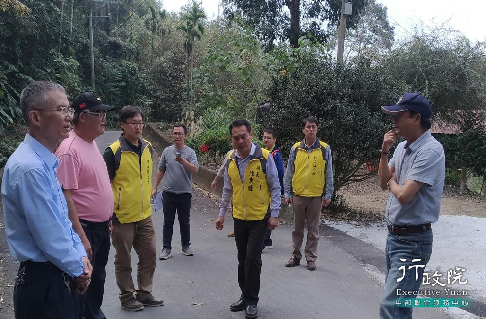 湯副執行長至鹿谷鄉、竹山鎮會勘農路水保案件，共5張圖片