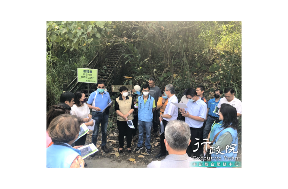 蔡培慧執行長會同雲林農田水利會洪國浩會長等會勘南投縣集集鎮田寮灌區及湳底中排，研議施作灌溉設施，共3張圖片