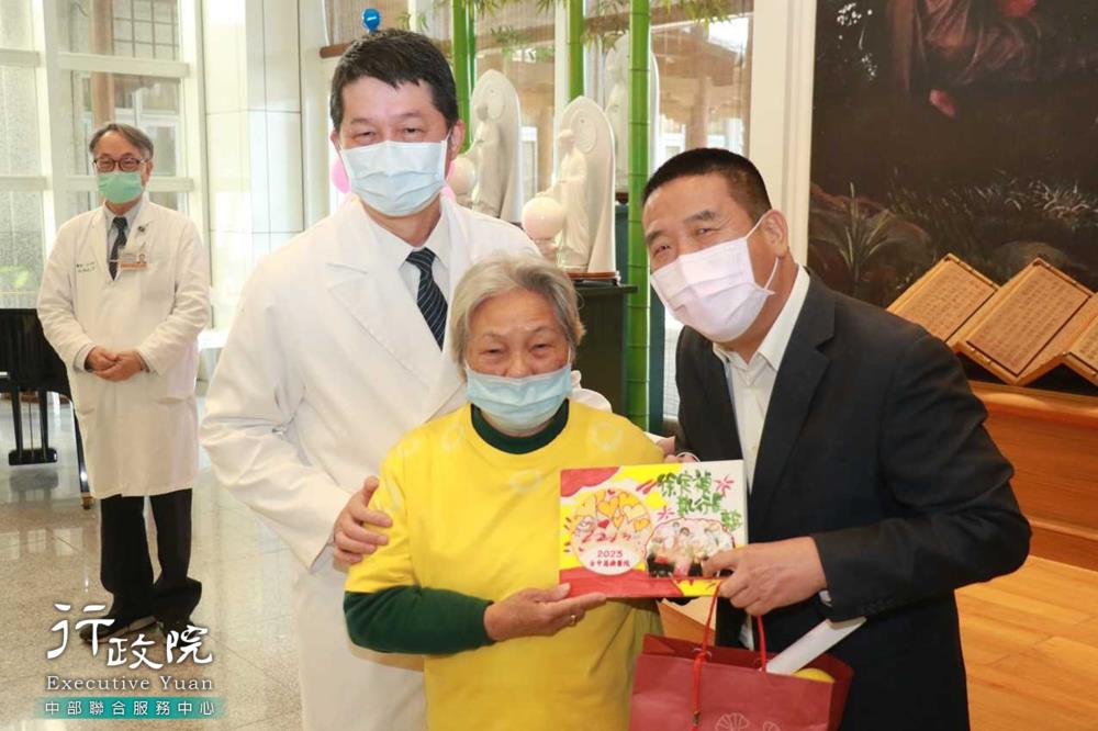 2024年1月26日徐定禎執行長出席台中慈院社區健康中心舉辦護理之家迎新春及失智據點樂智尾牙活動，共5張圖片