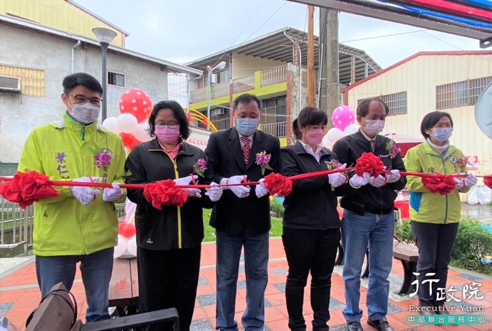 蔡培慧執行長參與埔里大城里口袋公園啟用記者會，共5張圖片