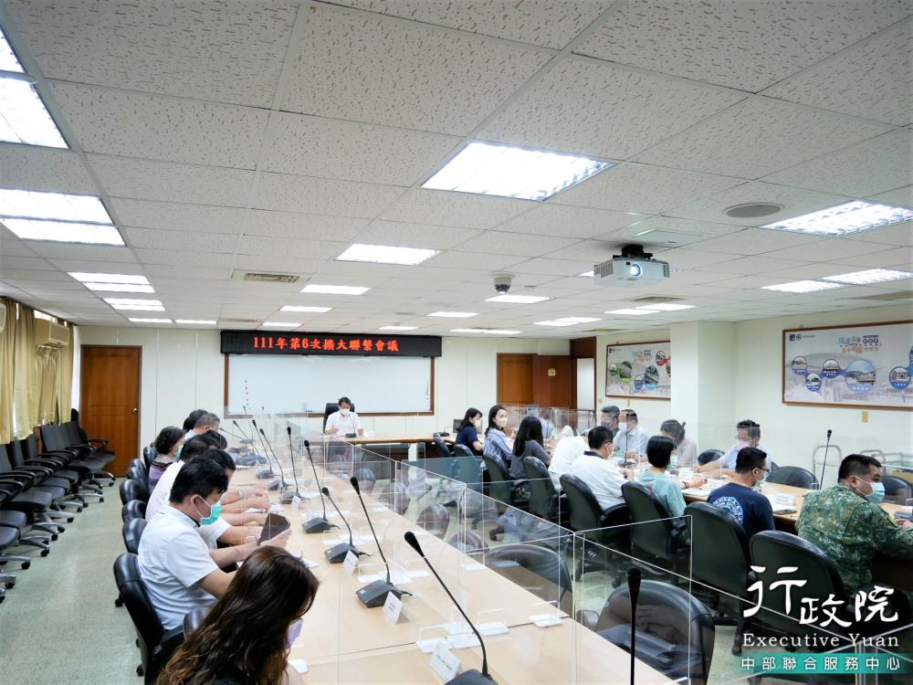 何明杰副執行長主持111年第6次擴大會議，共4張圖片