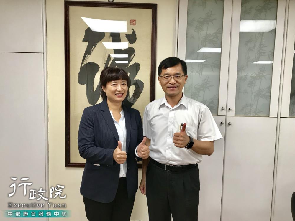 蔡培慧執行長拜訪經濟部中小企業處何晉滄處長，共同商討中興新村再造與活化，共2張圖片