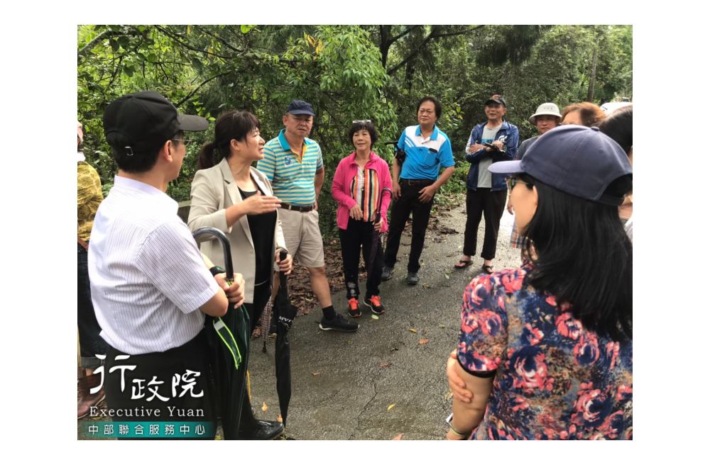 蔡培慧執行長會同水保局、埔里鎮長等會勘南投縣埔里鎮向善里水流東排水幹線整治及桃米里週邊產業道路修復，維護用路民眾生命財產安全，共3張圖片