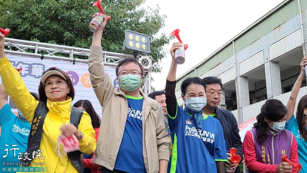 洪宗熠副執行長出席伯立歐蕎麥公益路跑為跑者加油打氣 一起為愛而跑，共4張圖片