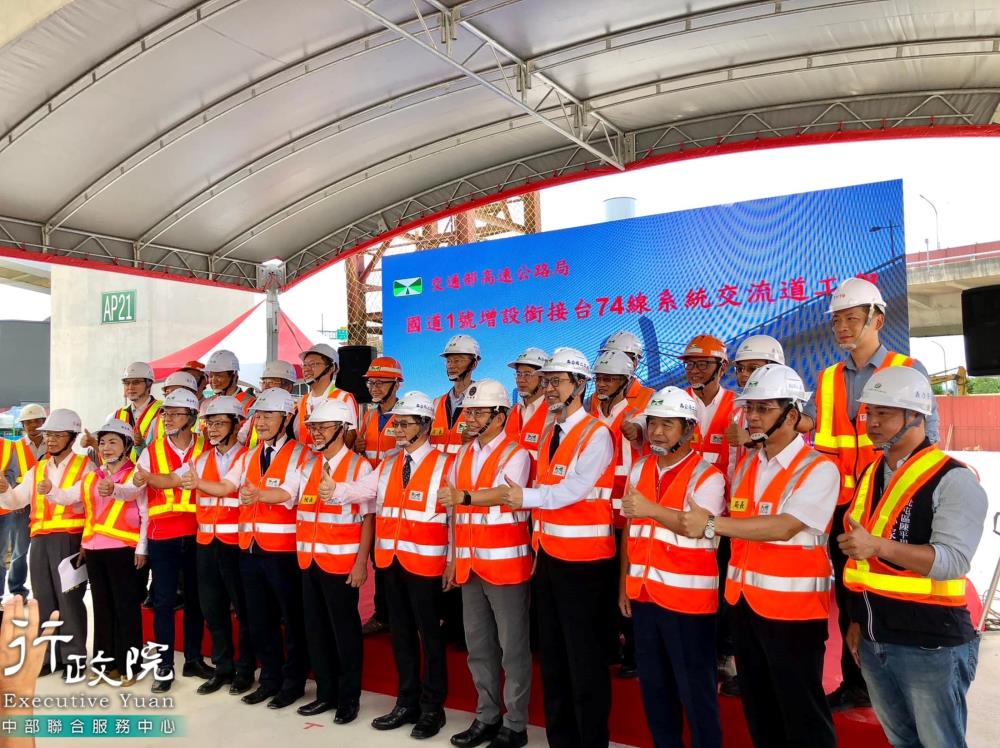 2023年7月10日徐定禎執行長陪同行政院長陳建仁視察國道1號號增設銜接台74線系統交流道工程，共3張圖片