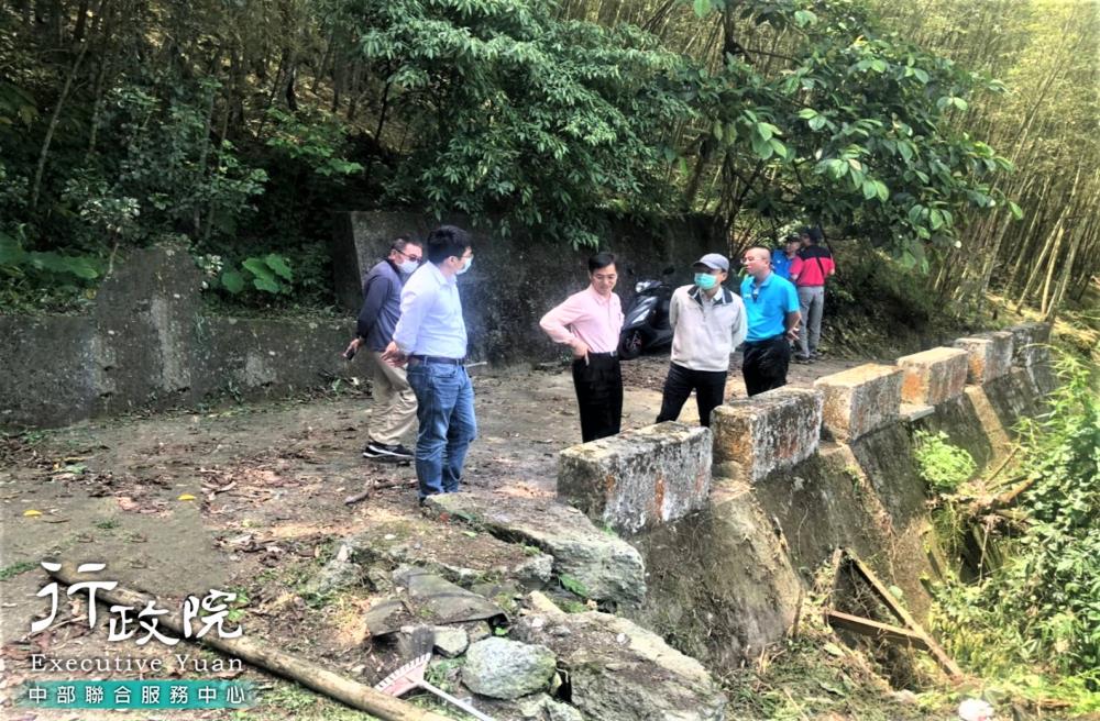 湯火聖副執行長出席南投縣鹿谷鄉永隆村、鳳凰村、清水村等5件水保案件會勘，共6張圖片