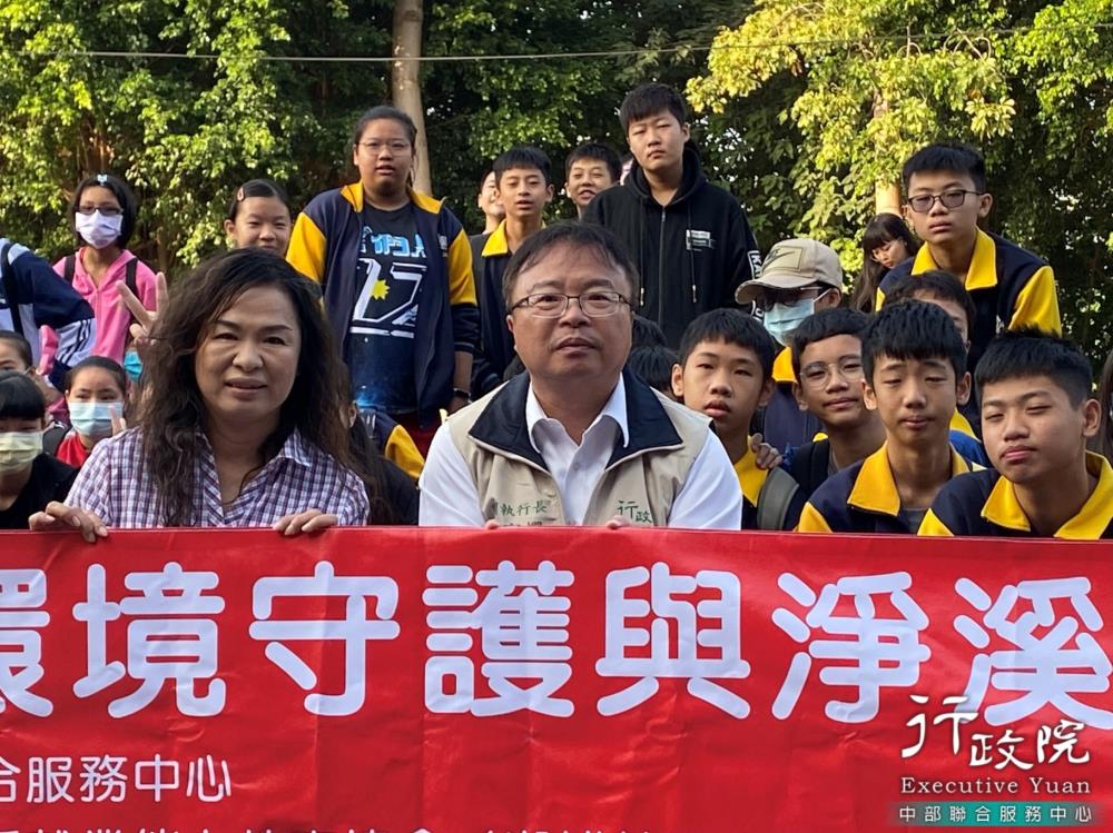 洪宗熠副執行長以行動支持東螺溪環境守護與淨溪活動，共4張圖片