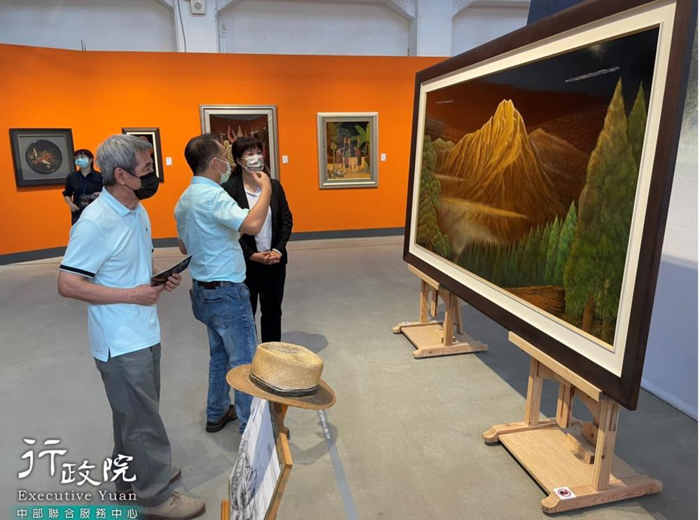 蔡培慧執行長至文化部文化資產局參加「王清霜100+漆藝巨擘百歲特展」，共3張圖片