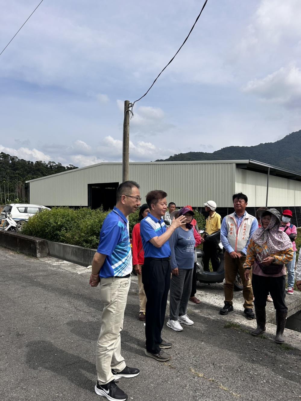 2026年5月26日陳錦倫執行長出席水里鄉玉峰村北圳支線水利設施改善會勘，共3張圖片