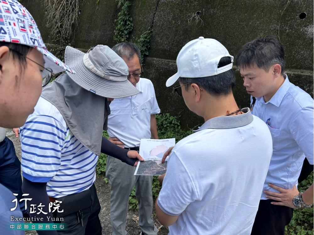 2026年7月16日陳錦倫執行長出席南投縣中寮鄉先驅段3253地號附近野溪整治會勘，共3張圖片