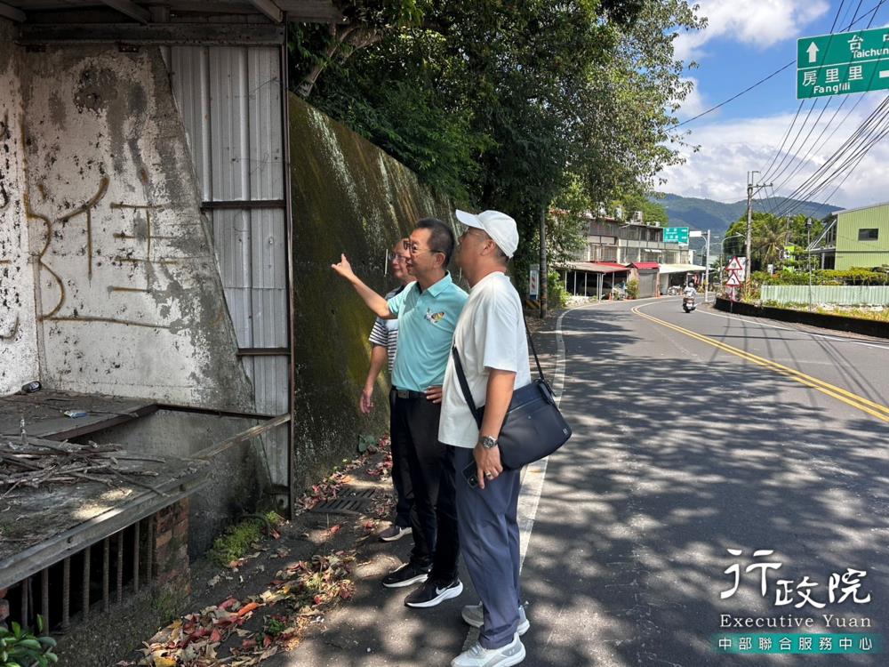 陳錦倫執行長出席南投縣埔里鎮三勰路12_1號至14_1號間擋土牆綠美化會勘.jpg