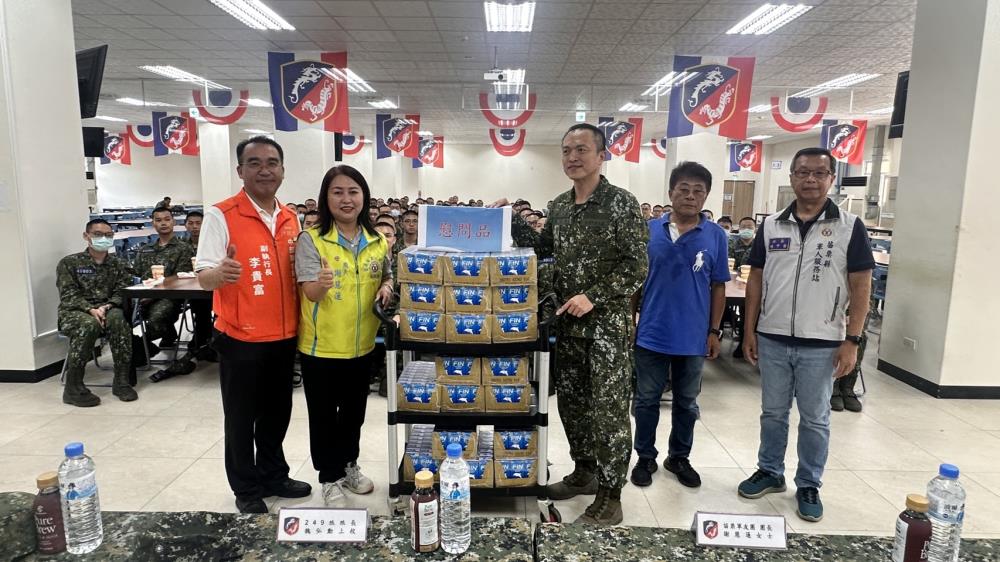 2025年9月19日李貴富副執行長陪同軍人之友社慰問249旅斗煥坪營區苗栗籍新兵，共4張圖片