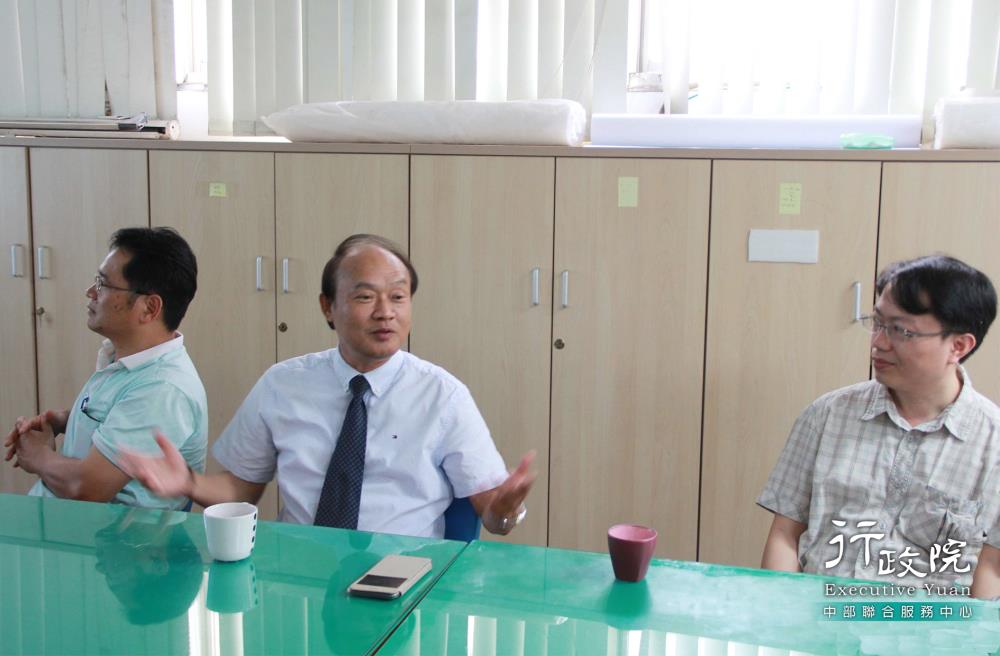 湯副執行長至內政部國土測繪中心訪視，共4張圖片