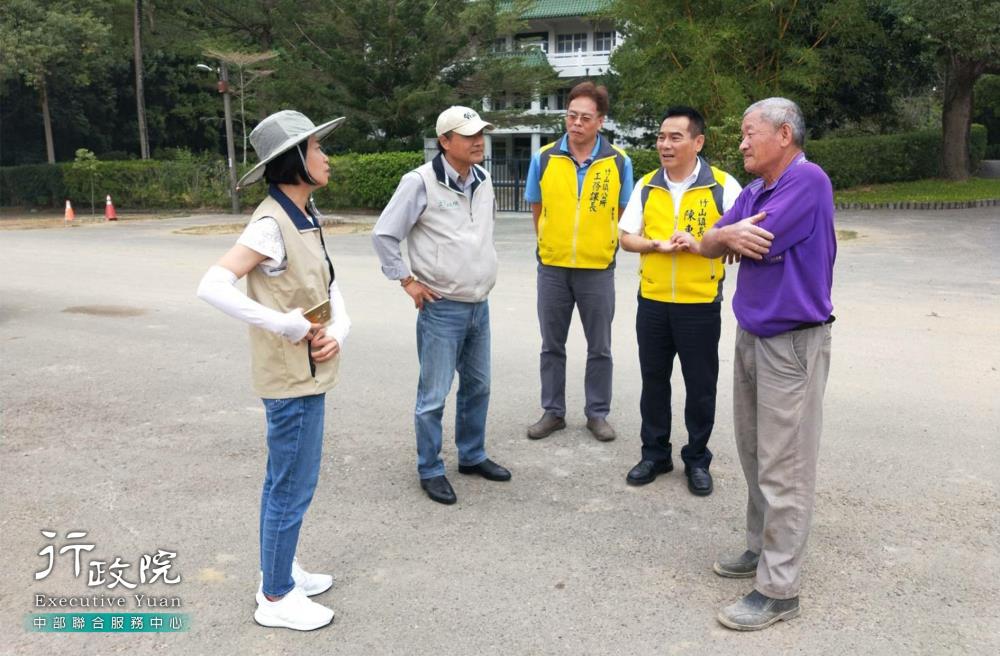 湯副執行長至鹿谷鄉及竹山鎮會勘內湖社區道路及德山寺野溪工程，共3張圖片